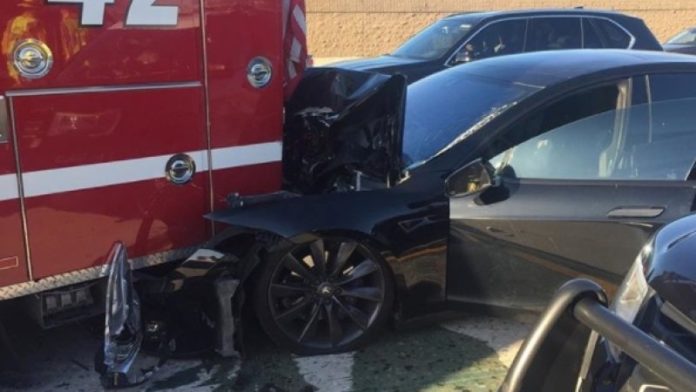 Federal investigators probe fatal Tesla crash in California