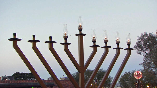 12-28+Menorah+Lighting+1