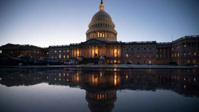 800CapitolBeforeShutdown-AP