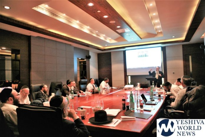 IMG_3250-STAR-K Kashrus Administrator Rabbi Dovid Heber addressing Pan-Asia seminar participants in Shanghai