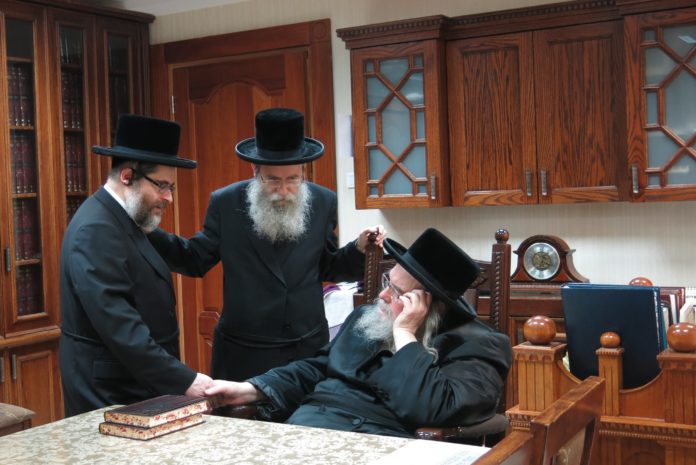 Rav-Pinches-Lerner-far-left-With-Belzer-Rebbe-shlita-1