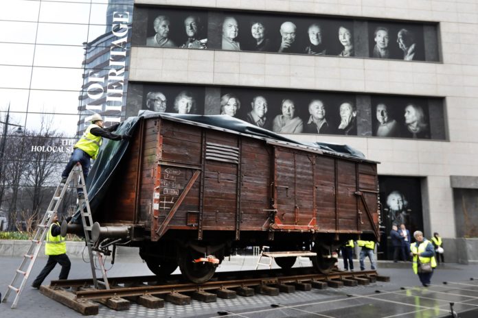 auschwitz-exhibit