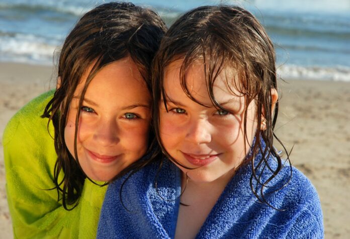 Two-sisters-Web-Size
