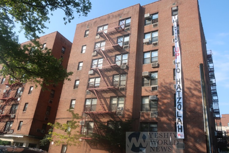 SEE IT Boro Park Family Creates Mega Thank You To Hatzolah [PHOTOS] The Yeshiva World