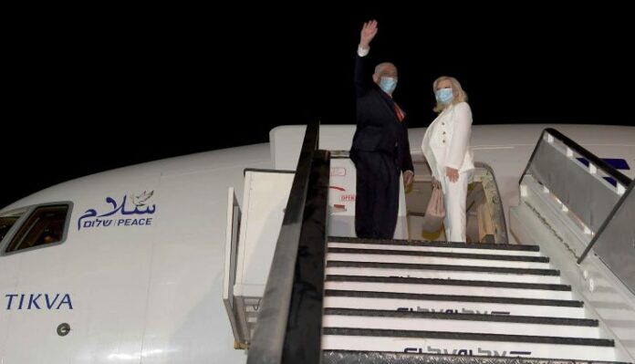 Netanyahu-at-Airport