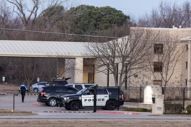 57e21fbe-8805-4dbe-88bc-2ae34bf1e725-AP_Texas_Synagogue_Standoff