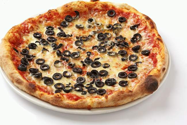 focused_151365658-stock-photo-pizza-margherita-with-black-olives