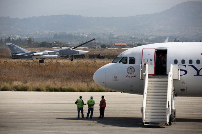 Russian_Air_Force_Sukhoi_Su-24_passes_a_Syrianair_Airbus_A320_at_Latakia (1)