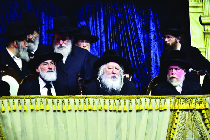 rsz_partial_view_of_the_dais_at_the_gerer_bechina_event_2