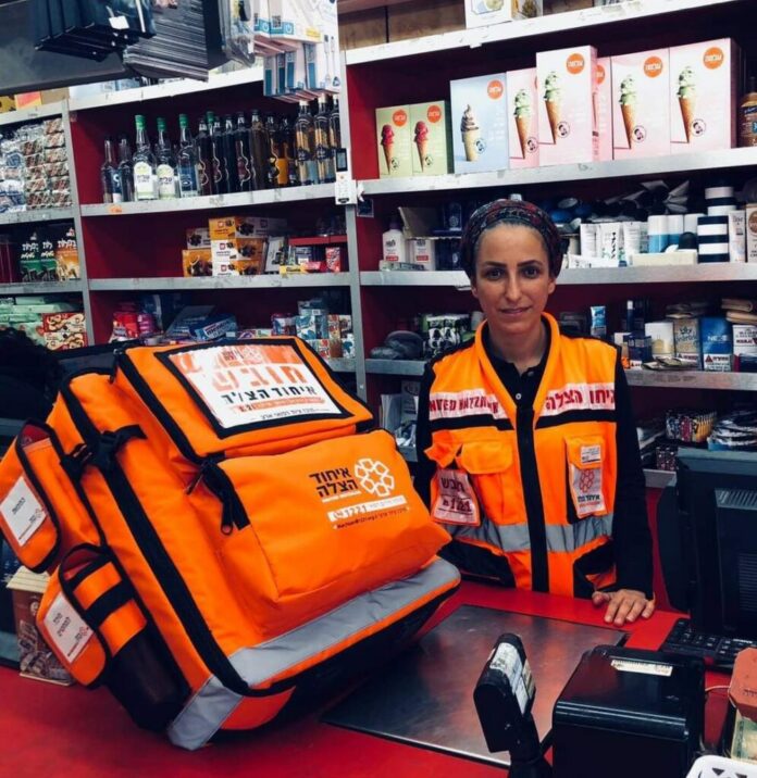 Chani in her shop in rehovot