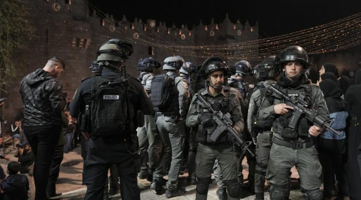 Illustrrative. Israeli border police officers stand guard next to Damascus Gate, outside the Old City of Jerusalem, during the Muslim month of Ramadan. (AP Photo/Mahmoud Illean)