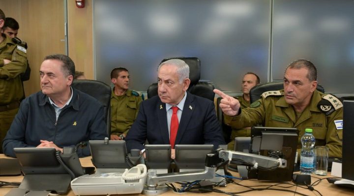 Netanyahu, Katz and Zamir at the Kiryah in Tel Aviv. (Maayan To'af/GPO)
