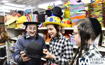 Children choosing costumes in a Purim store in Bnei Brak

(Photo Via Shuki Lerer)