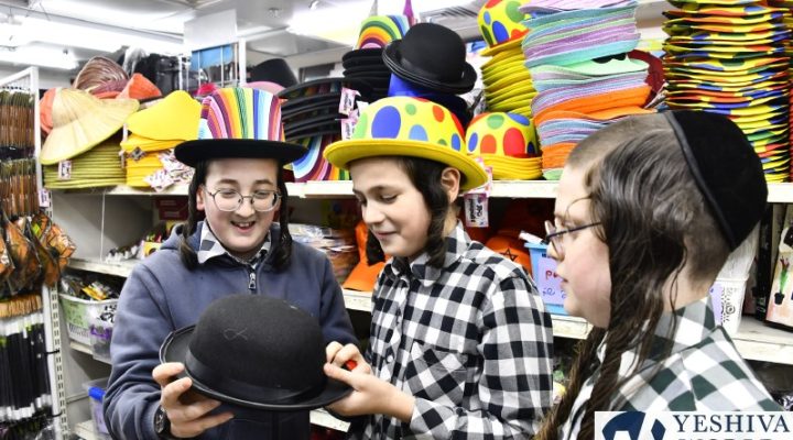 Children choosing costumes in a Purim store in Bnei Brak

(Photo Via Shuki Lerer)