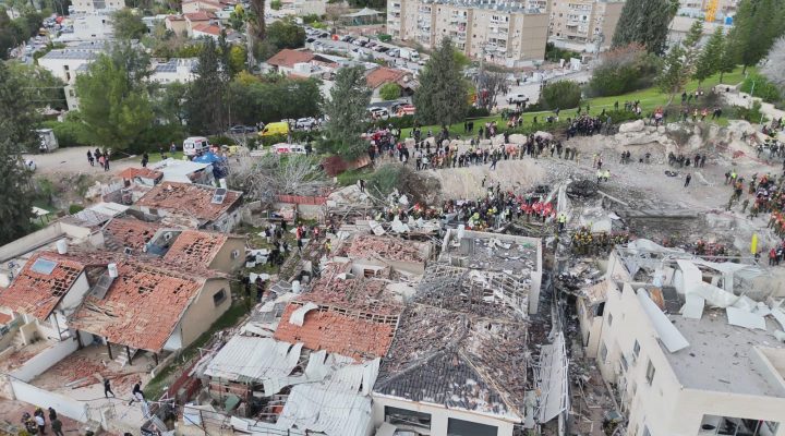 The scene of a lethal Iranian missile impact in Beit Shemesh on March 1, 2026. (United Hatzalah)