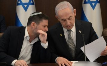 Smotrich with Netanyahu. (Photo: PMO's Office)