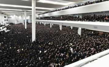 Gerrer Purim tisch. (Photo: Shuki Lehrer)